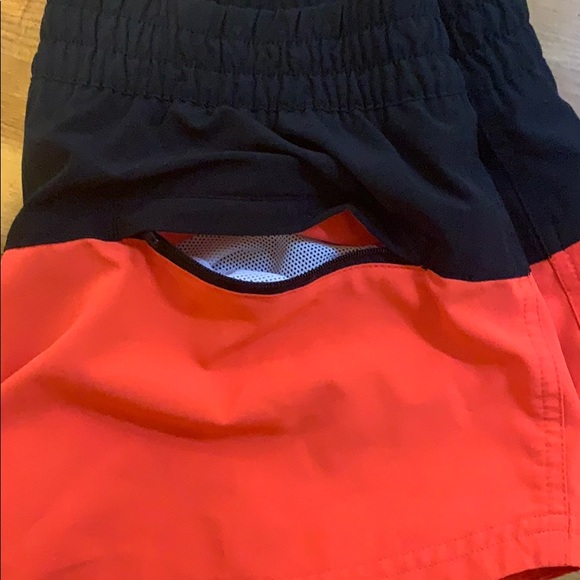 Nike shorts pink with pocket in back for phone - Picture 3 of 3